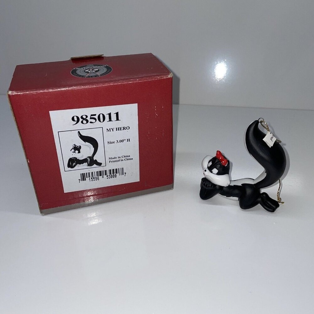 Penelope " My Hero" Goebel Looney Tunes 1999 Ornament Pepe La Pew NEW‎ IN BOX